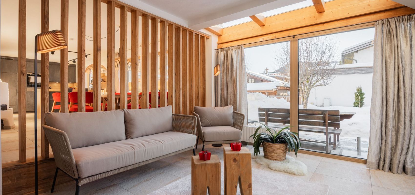 Wohnraum Chalet Seefeld mit viel Holz