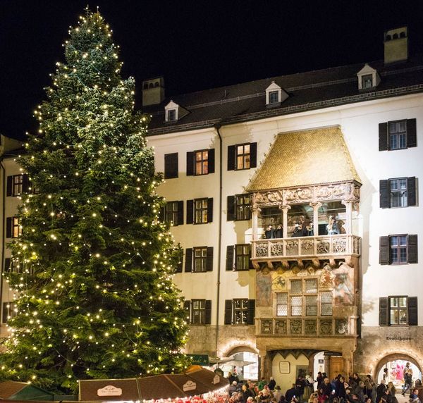 Christkindlmarkt vor dem Goldenen Dachl in Innsbruck