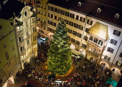 Blick auf den Innsbrucker Christkindlmarkt