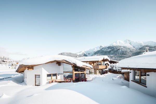 Blick auf die verschneiten Löwenchalets