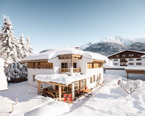 Blick auf die verschneiten Löwenchalets