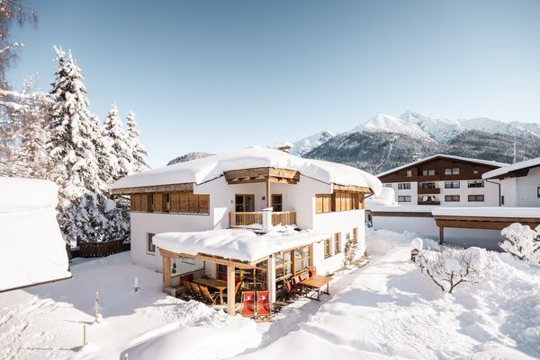 Blick auf die verschneiten Löwenchalets