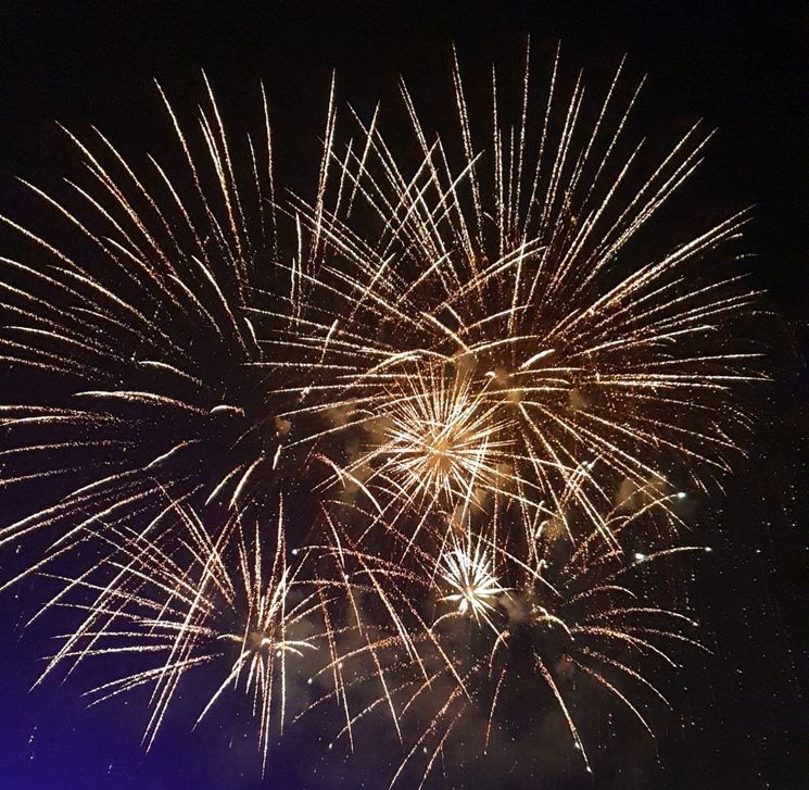 Nachthimmel mit Feuerwerk