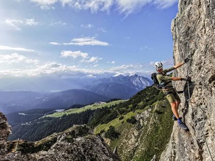 Kletterer im Panorama Klettersteig Seefelder Spitze