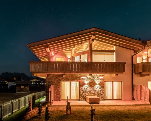 Außenansicht des Chalet in der Nacht