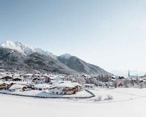 Außenaufnahme Löwenchalets Winter